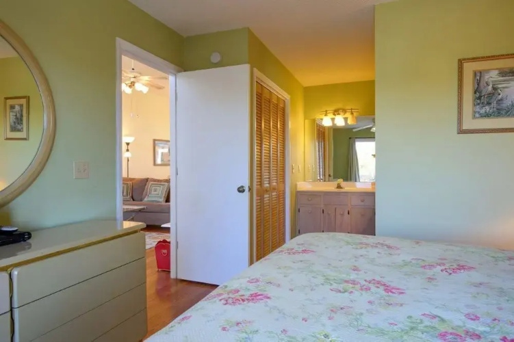 Toadally Relaxin' 2 Bedroom Home by RedAwning