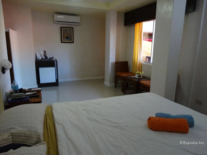 OYO 621 De Loro Inn