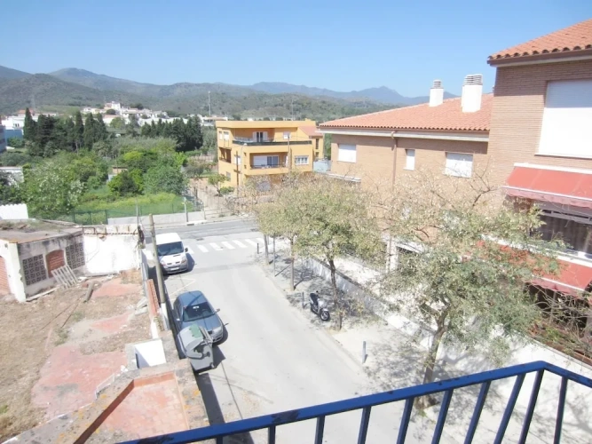3 Bedrooms Apartment with balcony