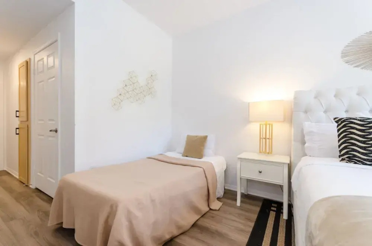 VIP LA Hollywood 5 BD Famous Suite
