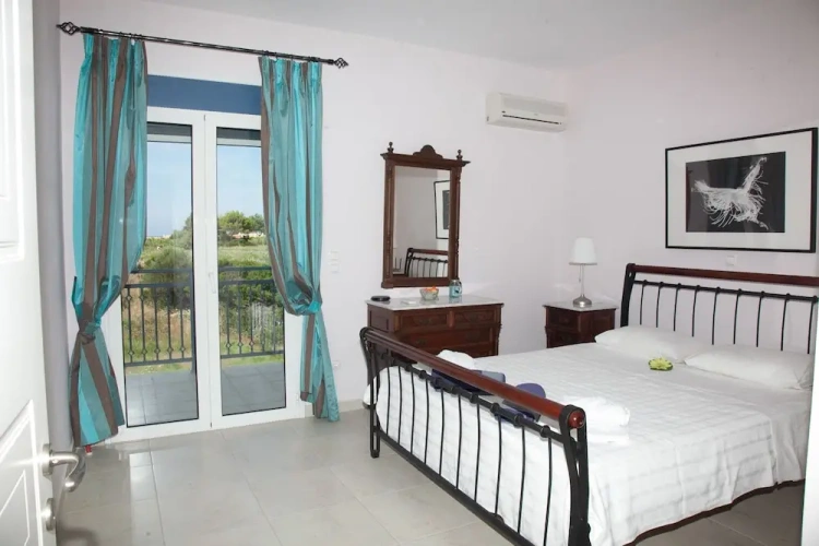 3 Bedrooms Villa with balcony