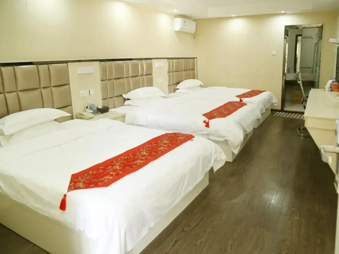 Super 8 Putian Zhengrong Square