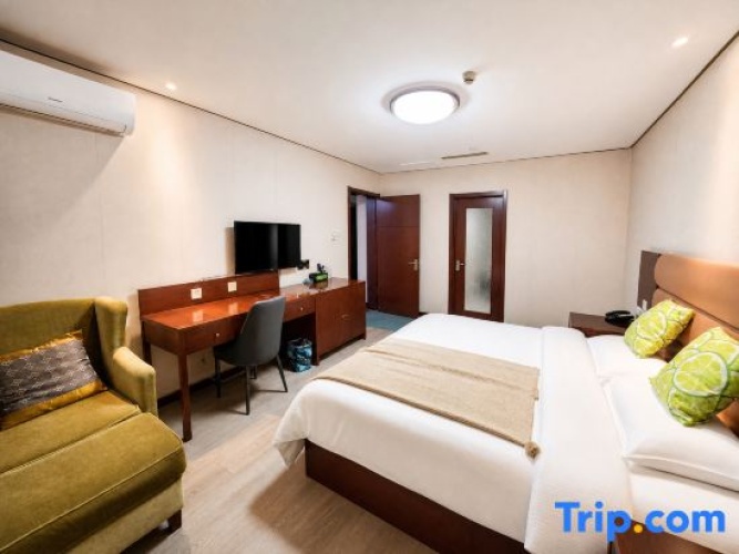 Premium Family Suite with city view