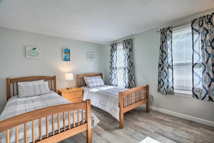 4 Bedrooms Cottage