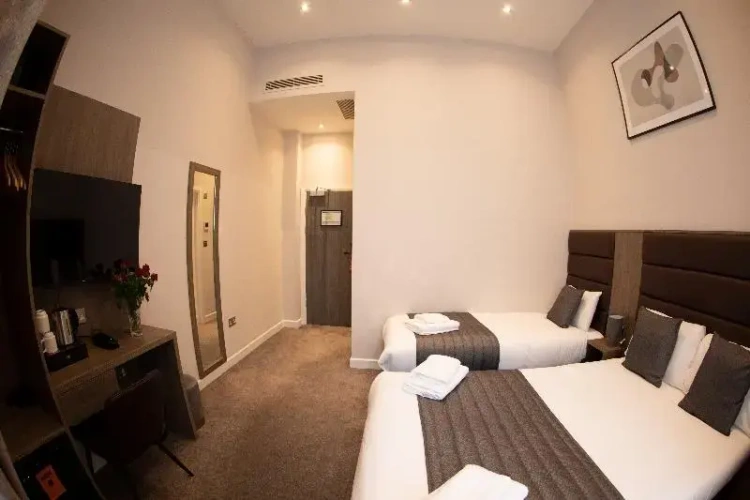 Standard Triple room with balcony