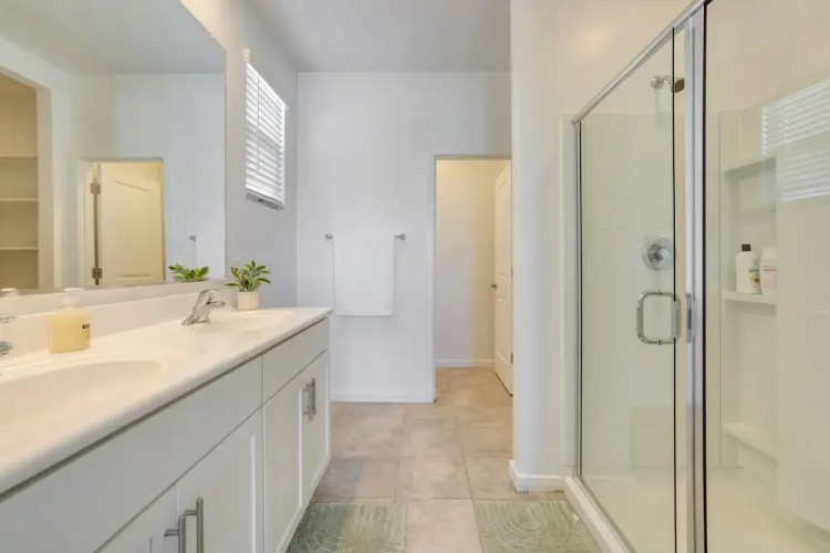 10 Mi to Downtown: Suburban Phoenix Home
