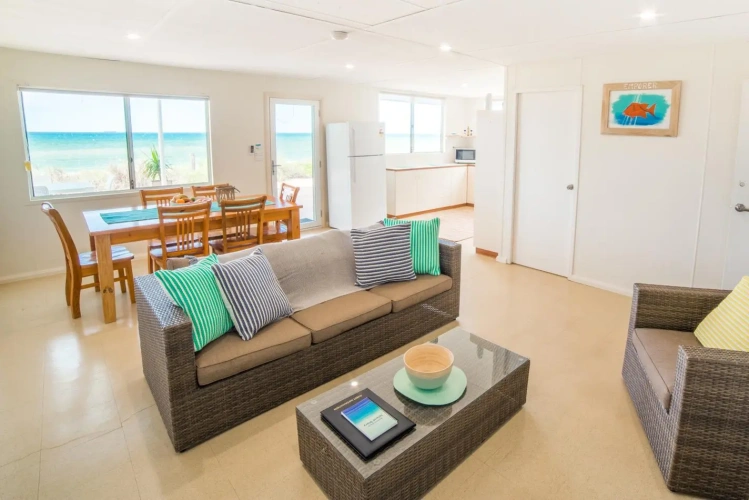 2 Bedrooms Bungalow
