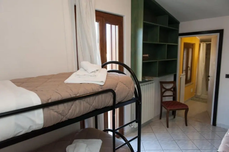 Standard Triple room