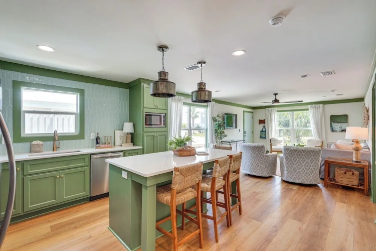 5 Bedrooms Cottage