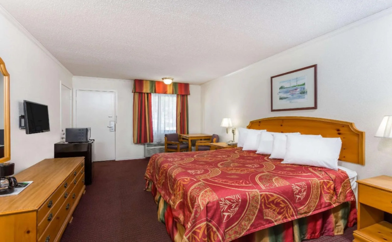 Days Inn by Wyndham Summerton