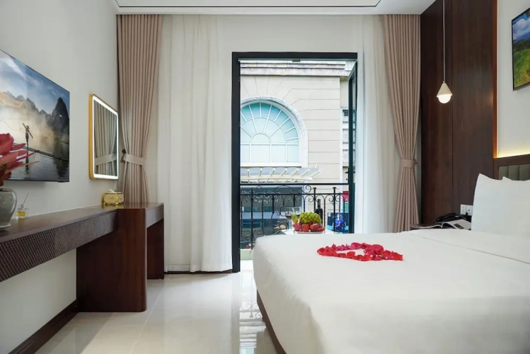 Deluxe Double room with city view