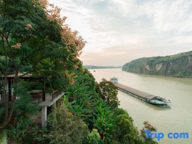 Yuejiang Cliff Hotel