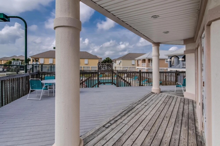 Sandy Toes 4 Bedroom Home by RedAwning
