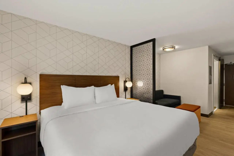 Everhome Suites Ontario