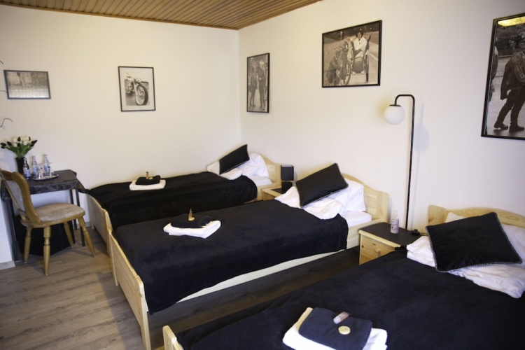 Standard Triple room