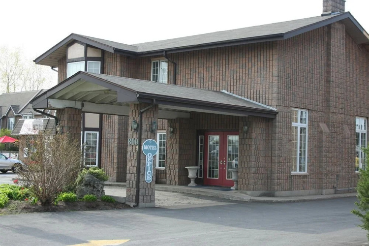 Carriage House Motor Lodge