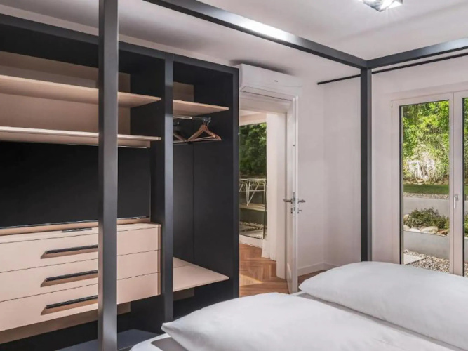 Modern flat in Merano with outdoor shower