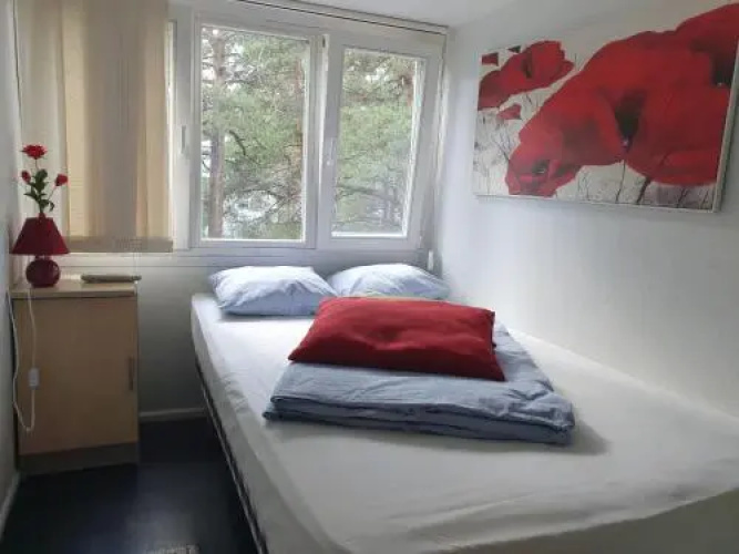 Freedom65 Hostel And Caravan
