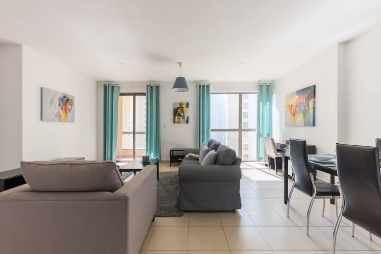 Spacious 1BR 5 minutes to beach