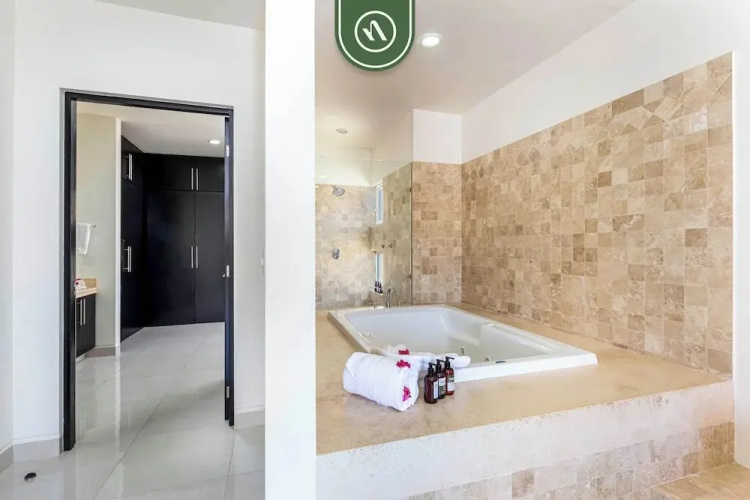 Brand New 3 BR Penthouse - Oceanview Rooftop Pool