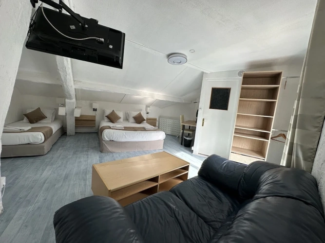 Standard Triple room