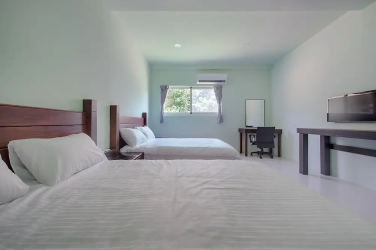 Standard Quadruple room with garden view