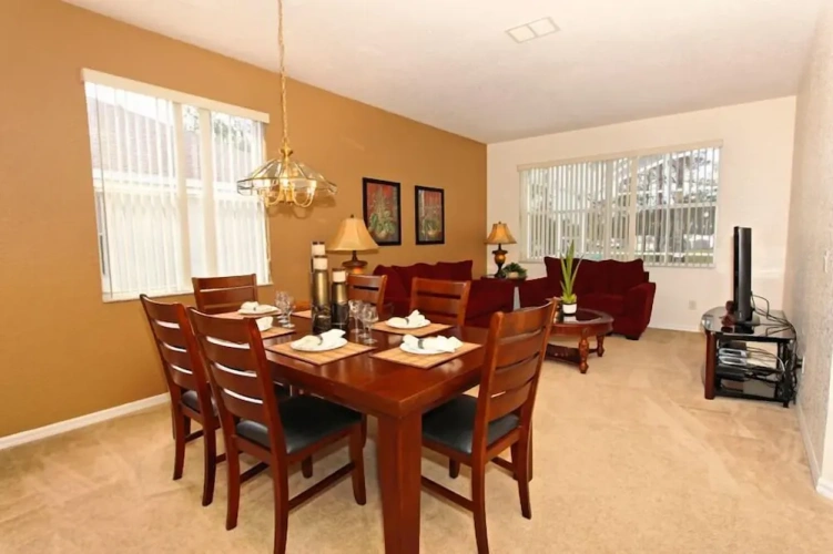 5 Bedrooms Cottage