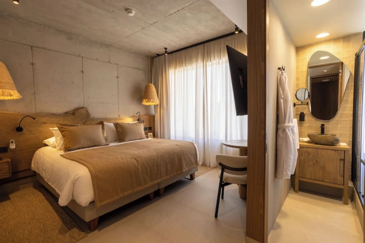 Superior room with city view