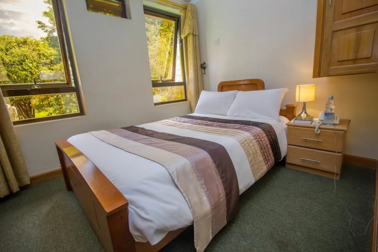 Crown Suites Hotel