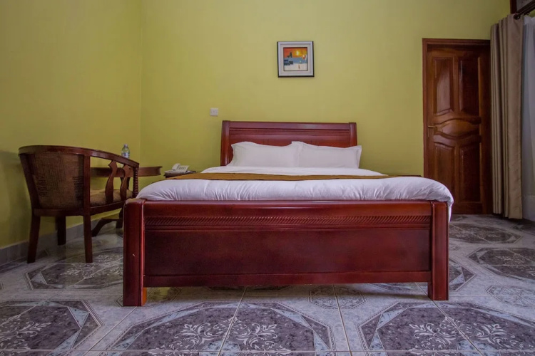 Tuzza Hotel