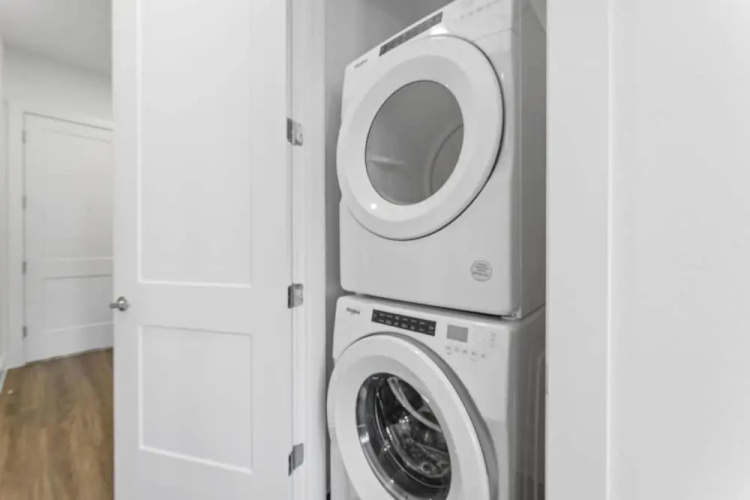 Boho Soco 1BR Queen Suite w Gympickleballlaundry