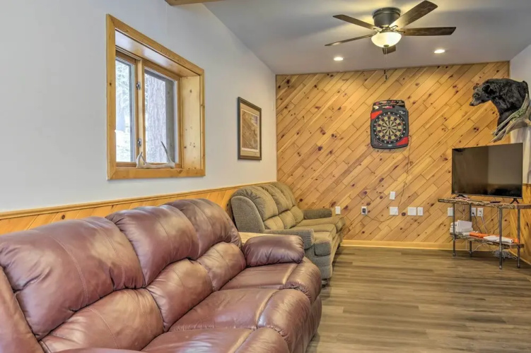 'deerskin Lodge' w/ Boat Dock & Fire Pit!