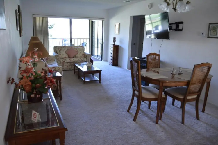 Beautiful 2 Bedroom 2 Bath Condominium
