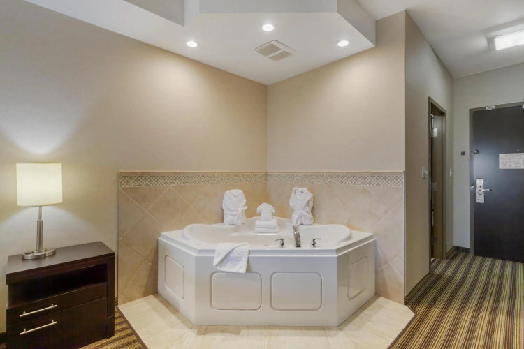 Best Western Plus Sherwood Park Inn & Suites photo 10