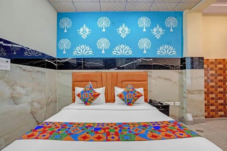 Fabhotel Royal Plaza 62