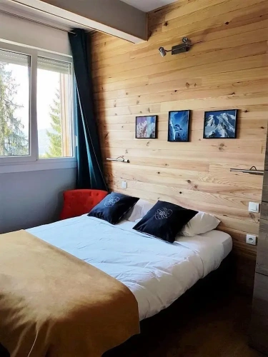 2 Bedrooms Standard Quadruple Family room with mountain view