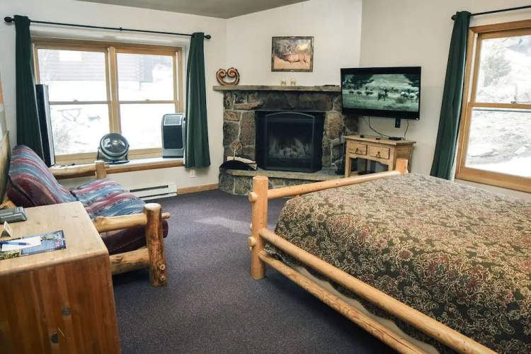 Lazy R Cottages: 7B