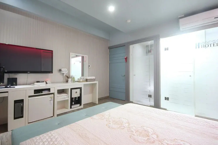 Jeongeup H Hotel