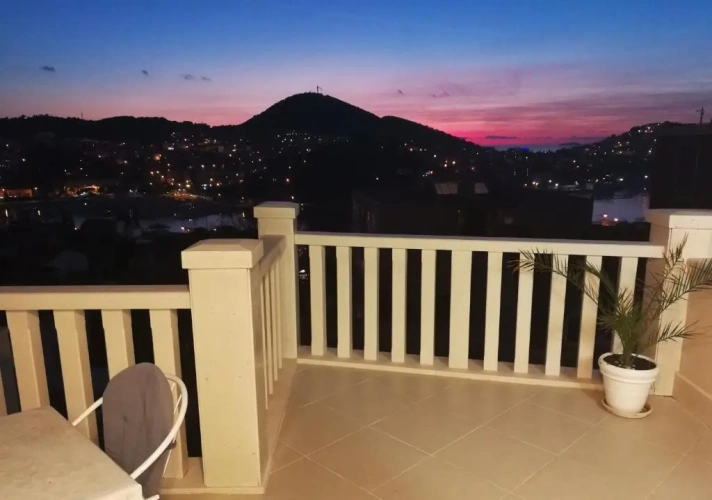 2 Bedrooms Apartment with sea view