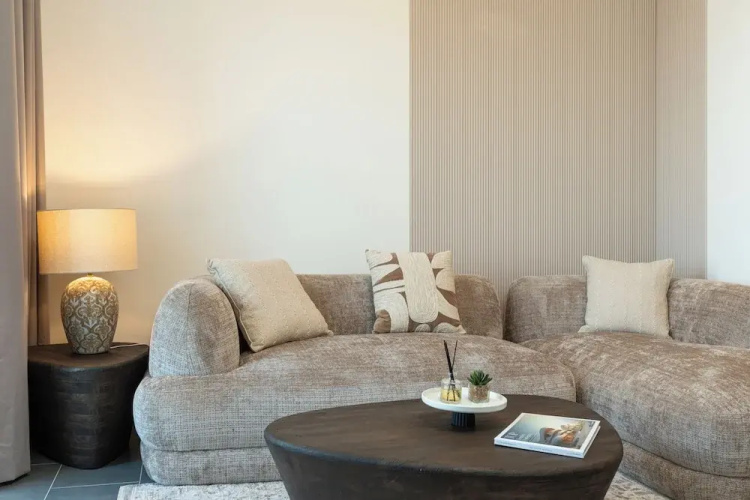 PVH - Stylish 1BR with Study - The Crest