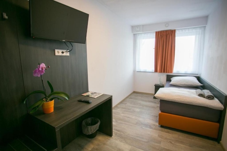 3 Bedrooms Apartment