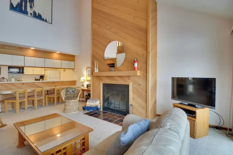 Bellaire Townhome on Summit Mtn w/ 2 Balconies!