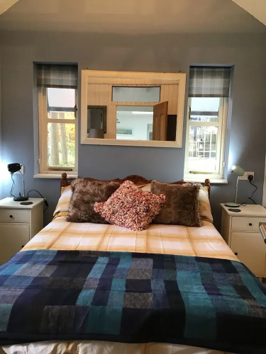 Charming 2-bed Cottage in Tranquil Riversetting