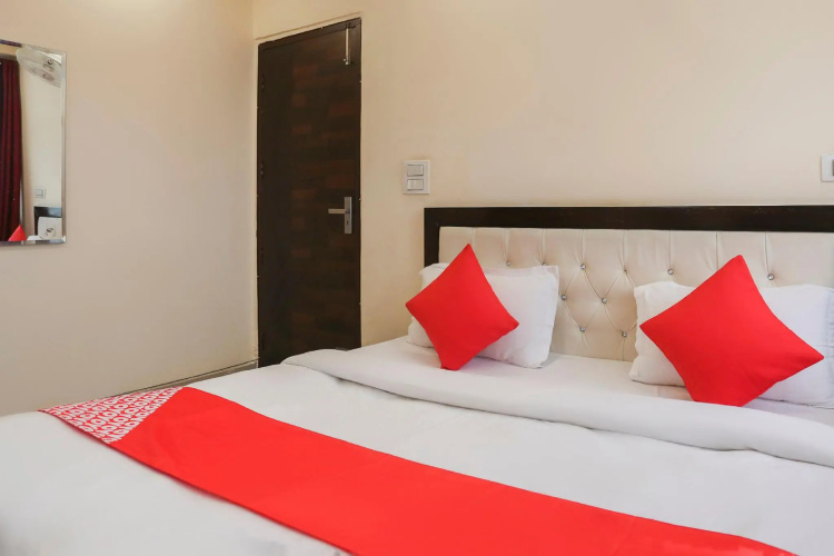 OYO 69889 Hotel Premium