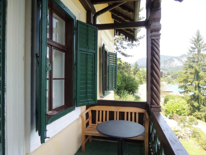 Apartment with balcony