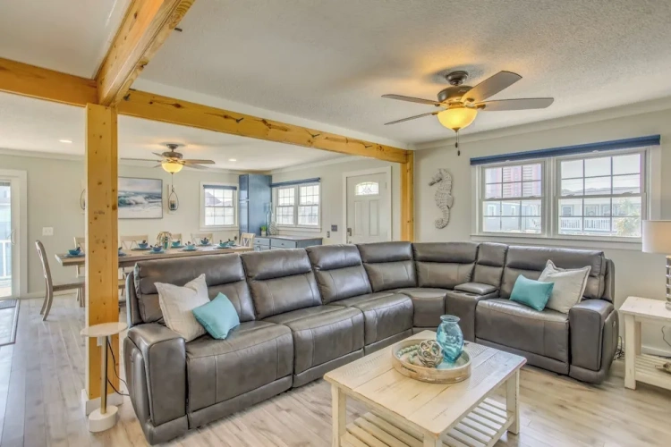 4 Bedrooms Cottage with balcony