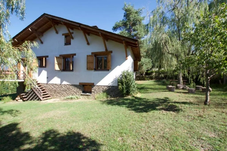 4 Bedrooms Cottage