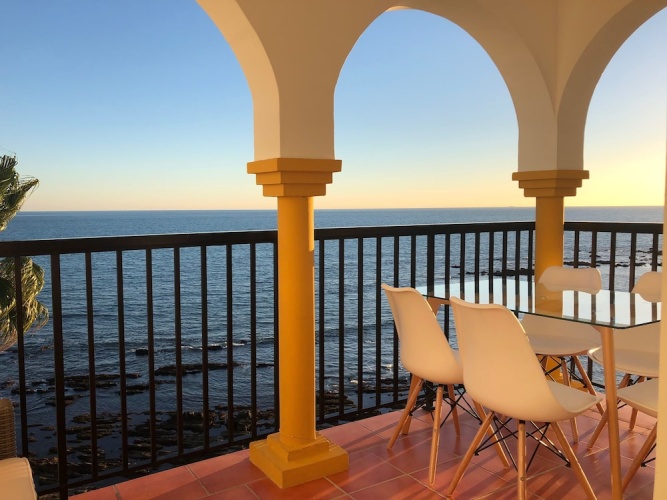 2 Bedrooms Apartment with balcony and with sea view