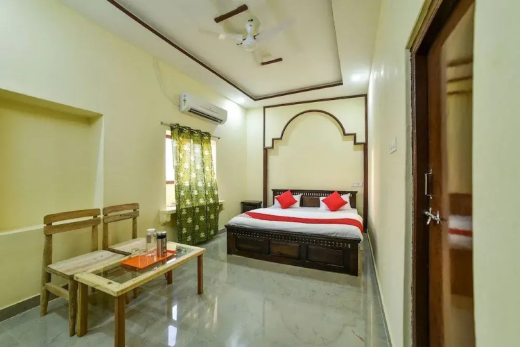 OYO 19618 S S Haveli