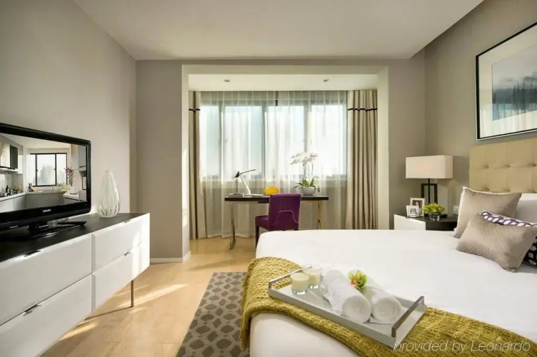 Expo Century Park Suites